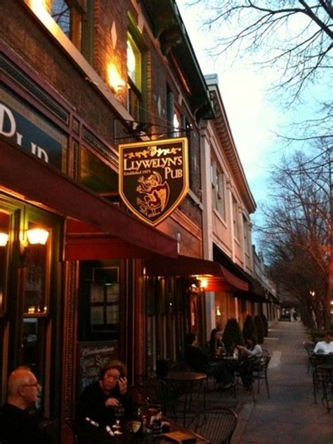 central west end restaurants pub.